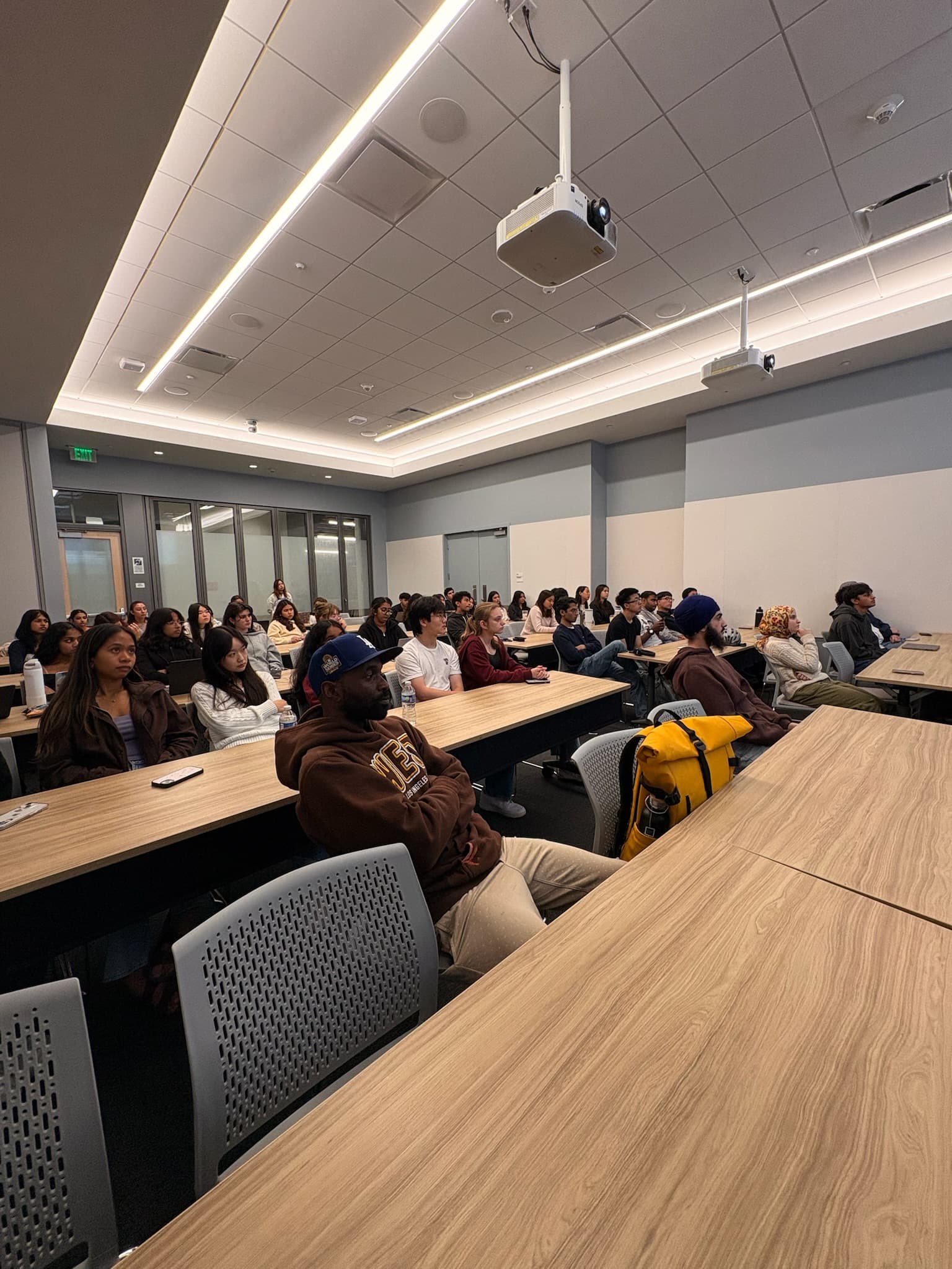 A wide classroom of students learning together at a LabLink workshop